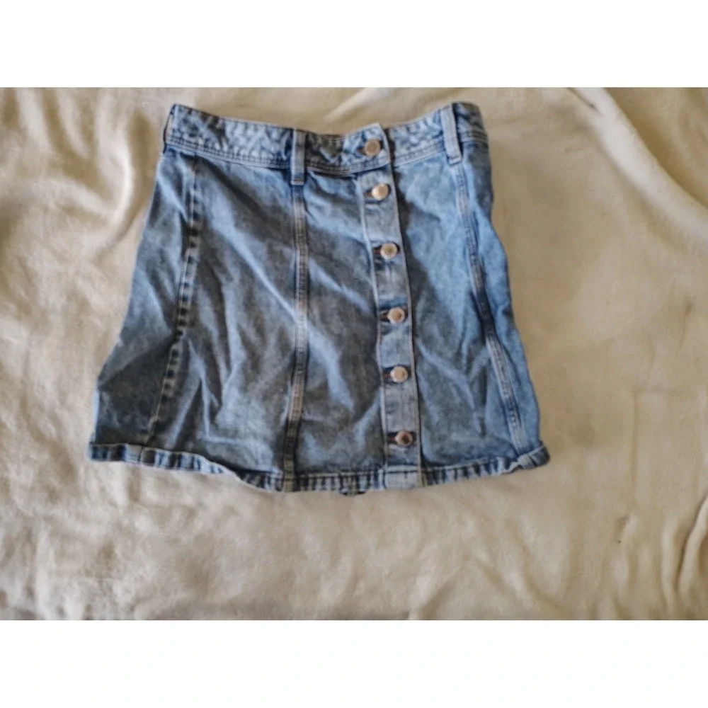 H&M Divided Light Wash Blue Denim Button Front Mini Skirt Size 4 A-Line Casual